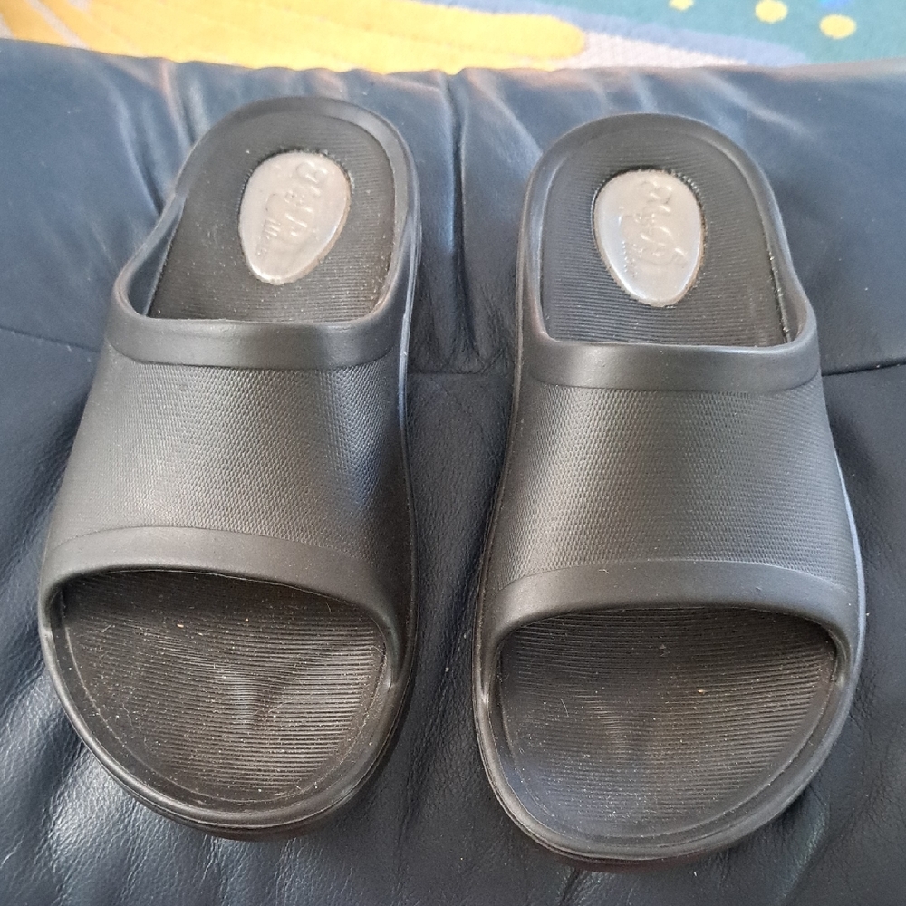 Black Slide Sandals By MY PILLOW